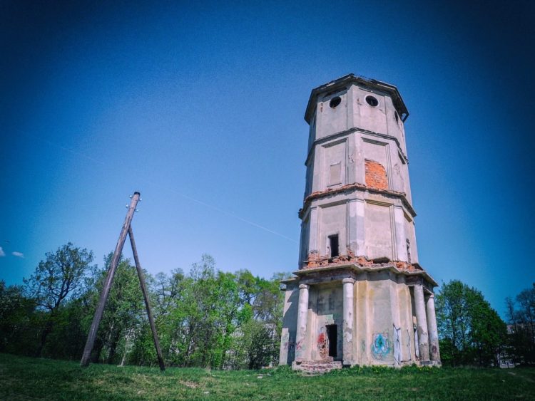 Старая водонапорная башня 