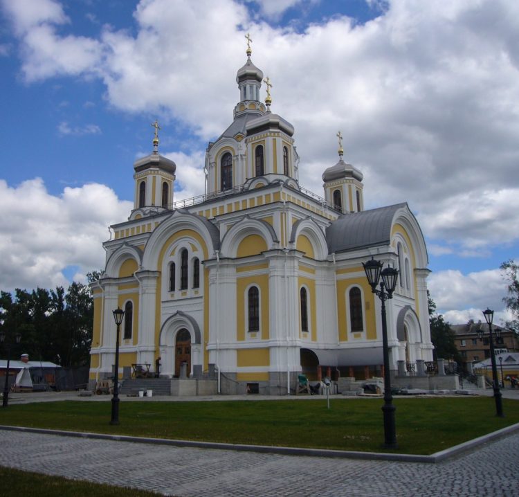 Храм Святой Троицы на подворье Иоанно-Богословского Череменецкого монастыря