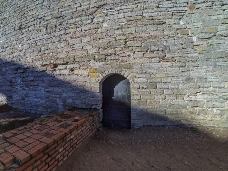 Стена крепости Орешек внутри