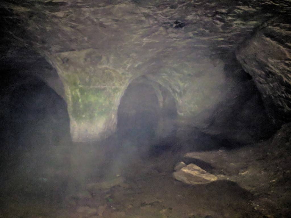 Староладожская пещера