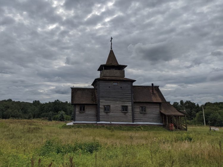 Старообрядческая церковь на реке Мойка возле деревни Арбузово