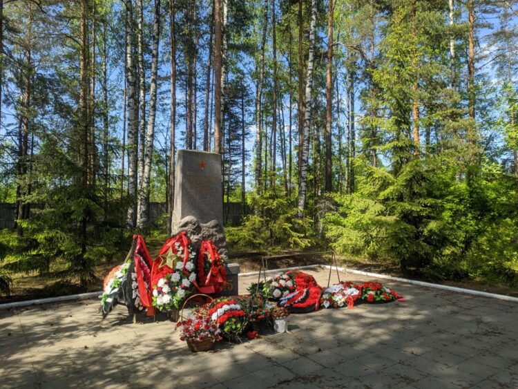 Братское кладбище советских воинов и мемориал в Сертолово