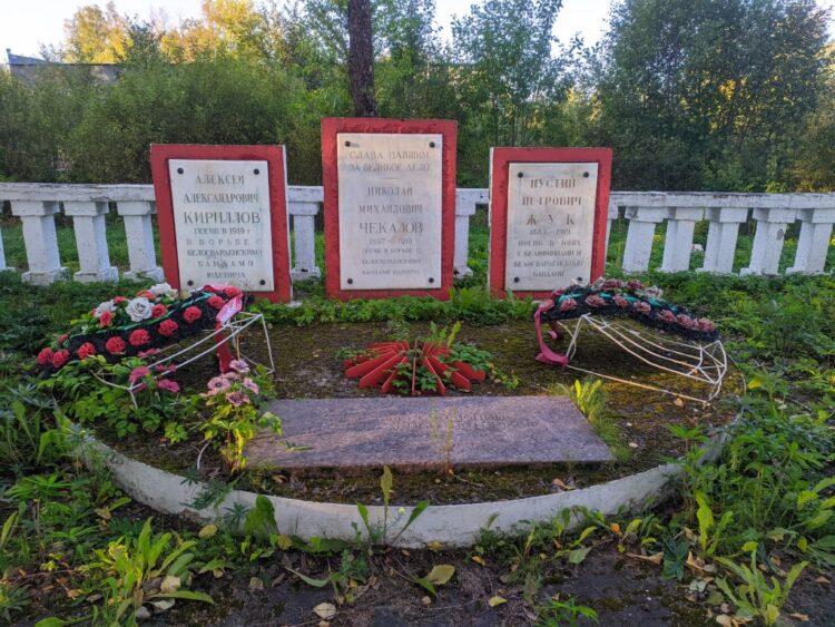 Мемориал героям революции 1919г - поселок им. Морозова