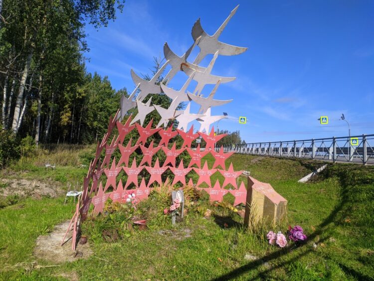 Памятник "Звезды-журавли"