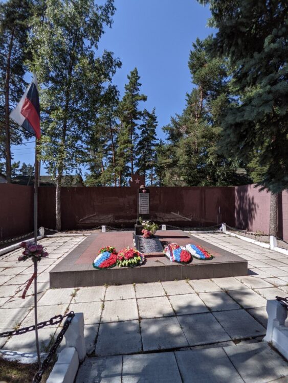 Братская могила советских воинов - Глебычево