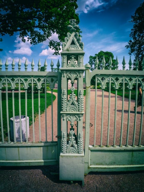 Cast-iron fence of the White Tower