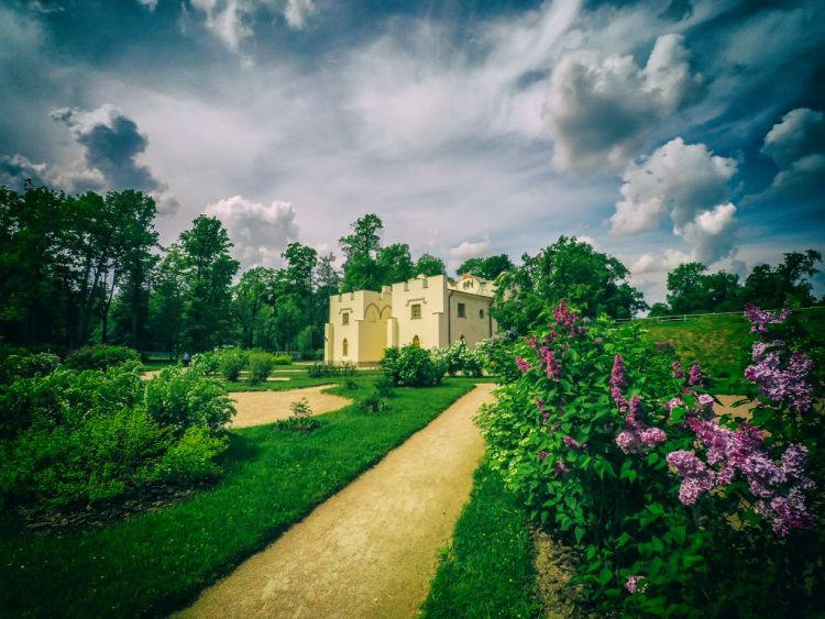 Gate-ruins near the White Tower