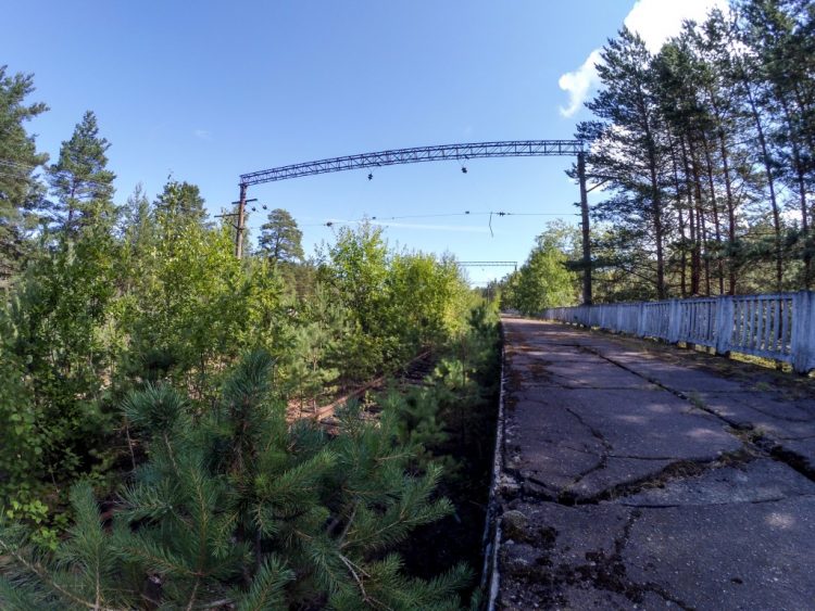 The abandoned platform Krasnoflotsk