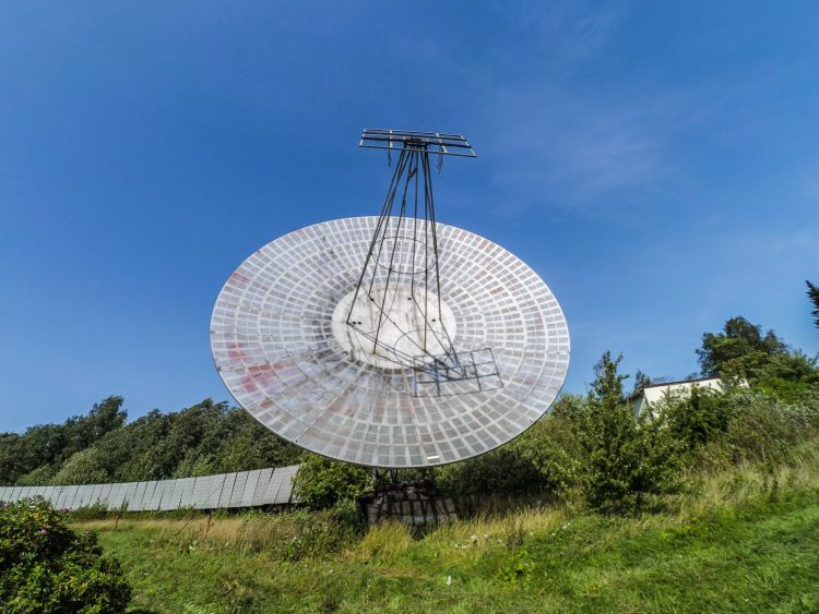 The first radio telescope