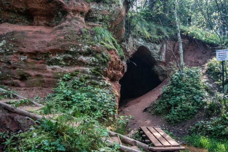 Карстовые пещеры в Рождествено