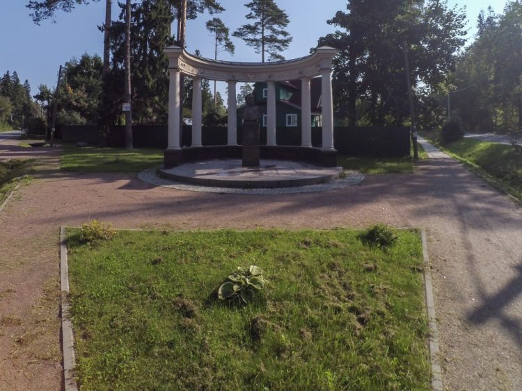 Памятник Витгенштейну в Сиверском