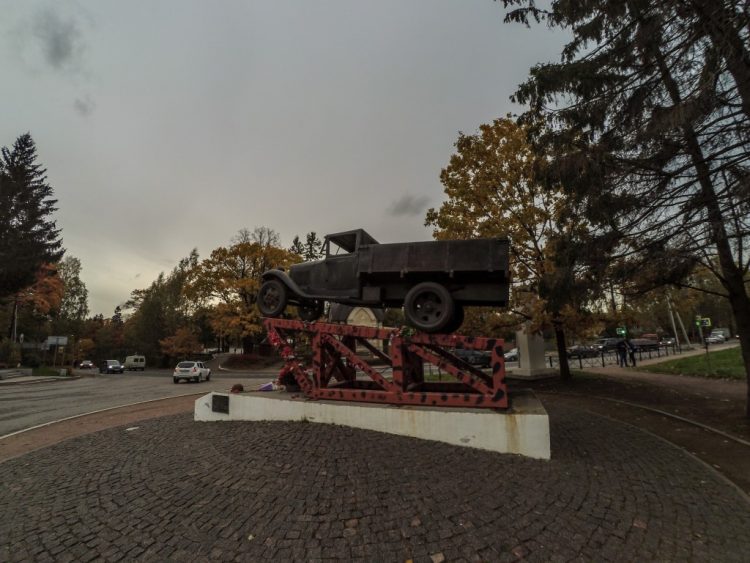 Памятник ГАЗ-АА «Полуторка»