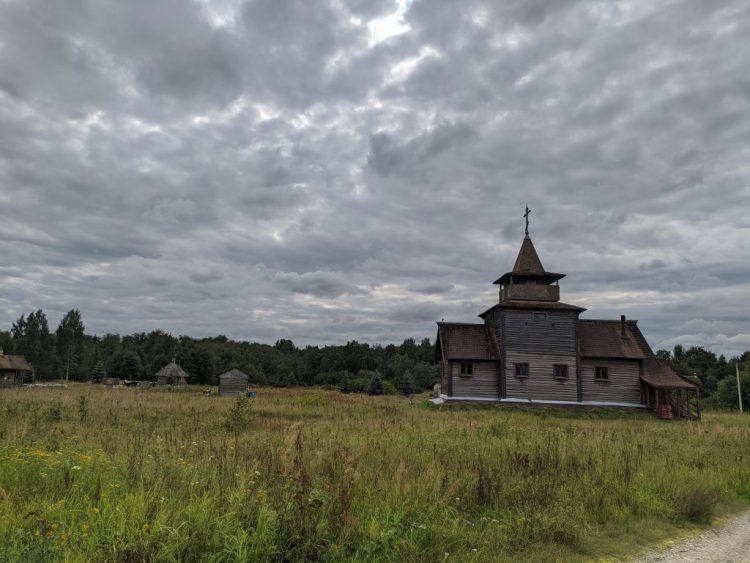 Старообрядческая церковь на реке Мойка возле деревни Арбузово