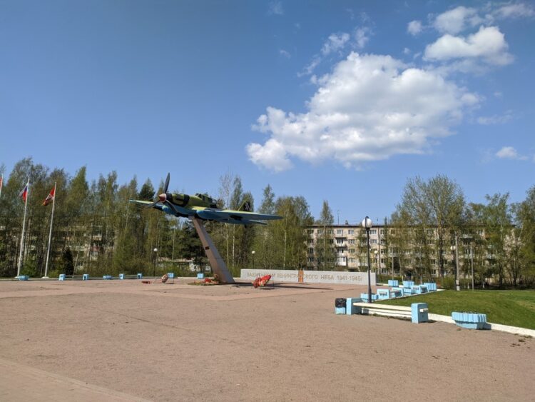 Памятник защитникам ленинградского неба (Лебяжье)