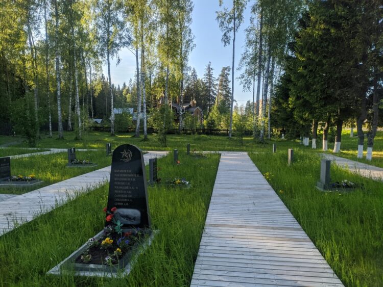 Воинское кладбище летчиков д. Агалатово