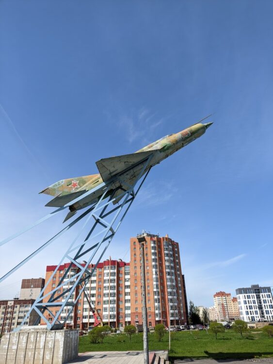 Самолёт-памятник Миг-21СМТ (Гатчина)