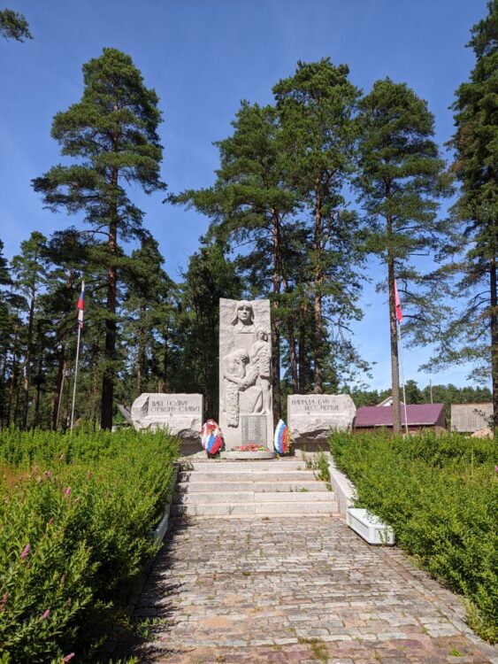 Братская могила советских воинов - Ермилово